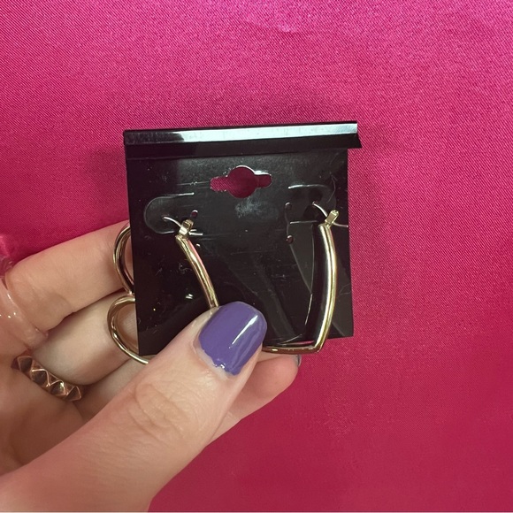 Tahari gold colored doodle heart dangle earrings - Picture 3 of 4